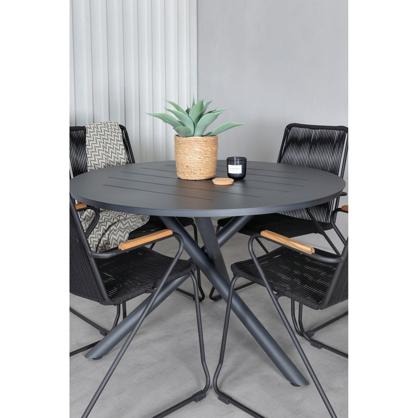 Alma spisebord ø120cm + Bois lenestol Venture Design Spisegruppe