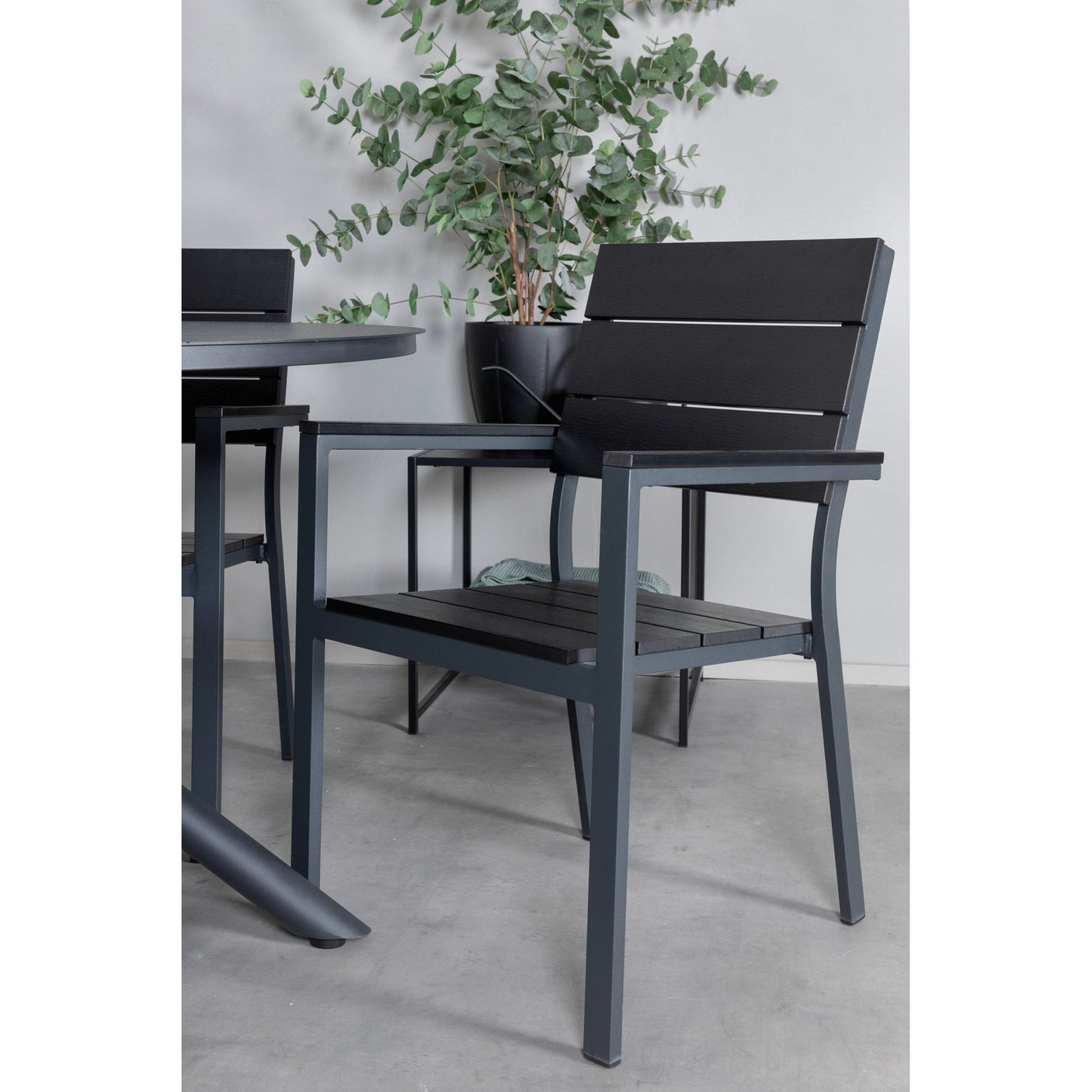 Alma spisebord ø120cm + Levels stol Venture Design Spisegruppe