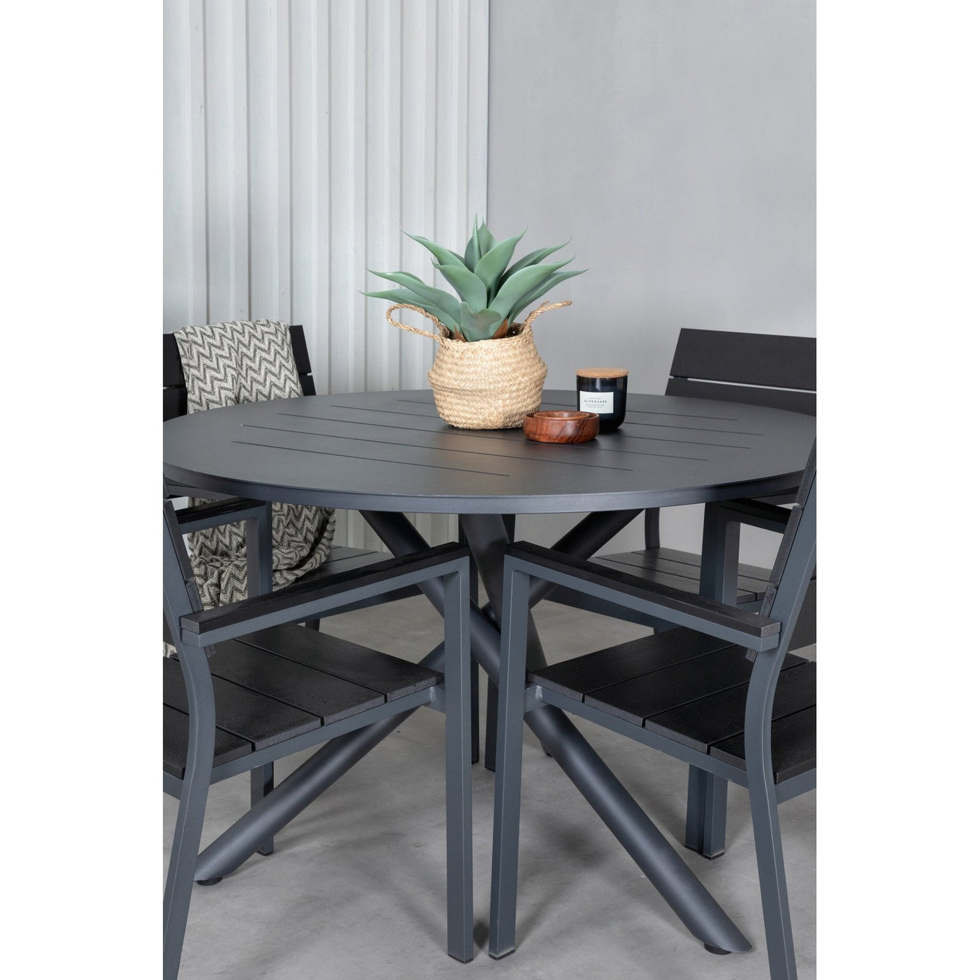 Alma spisebord ø120cm + Levels stol Venture Design Spisegruppe