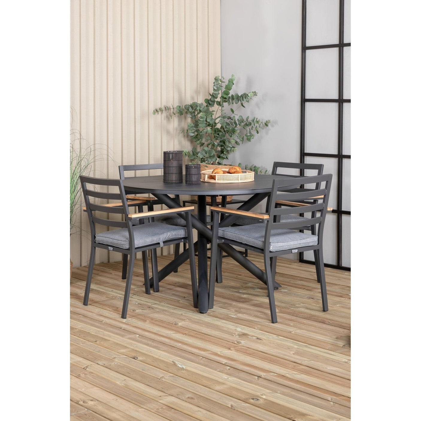 Alma spisebord ø120cm + Brasilia Karmstol Venture Design Spisegruppe