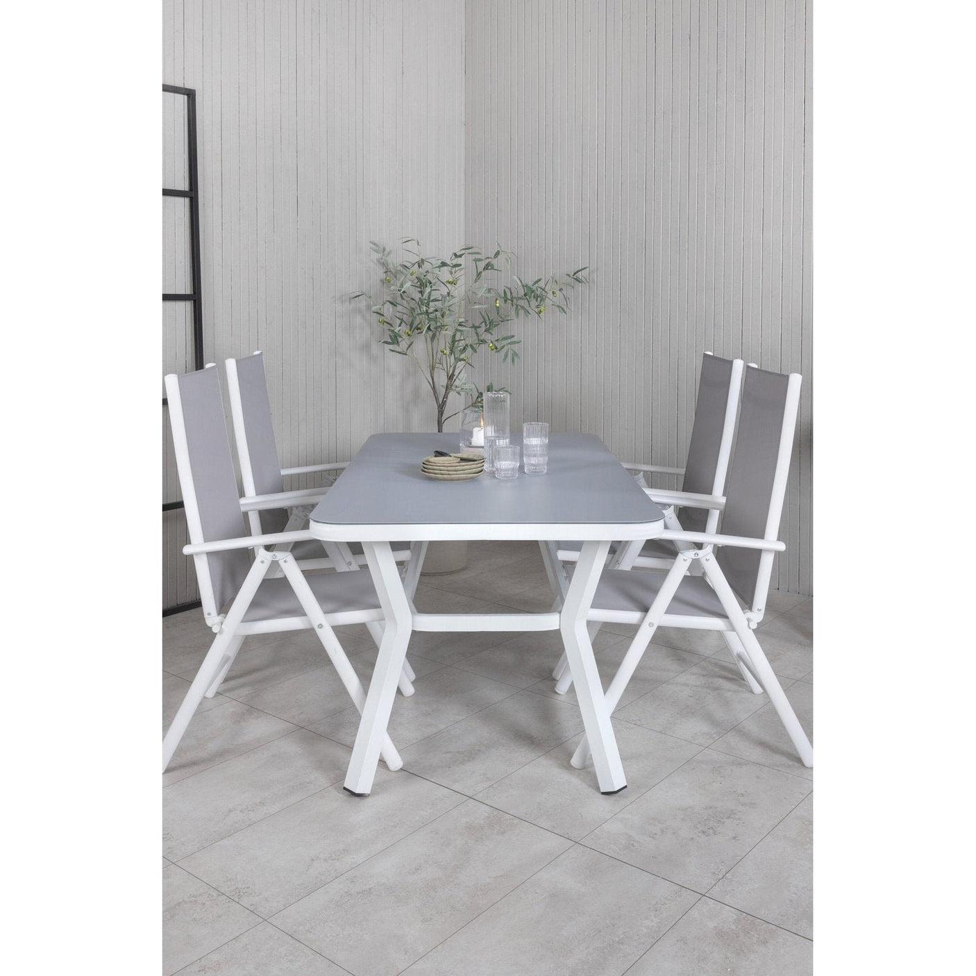 Virya Spisebord lite bord + Break stoler Venture Design Spisegruppe