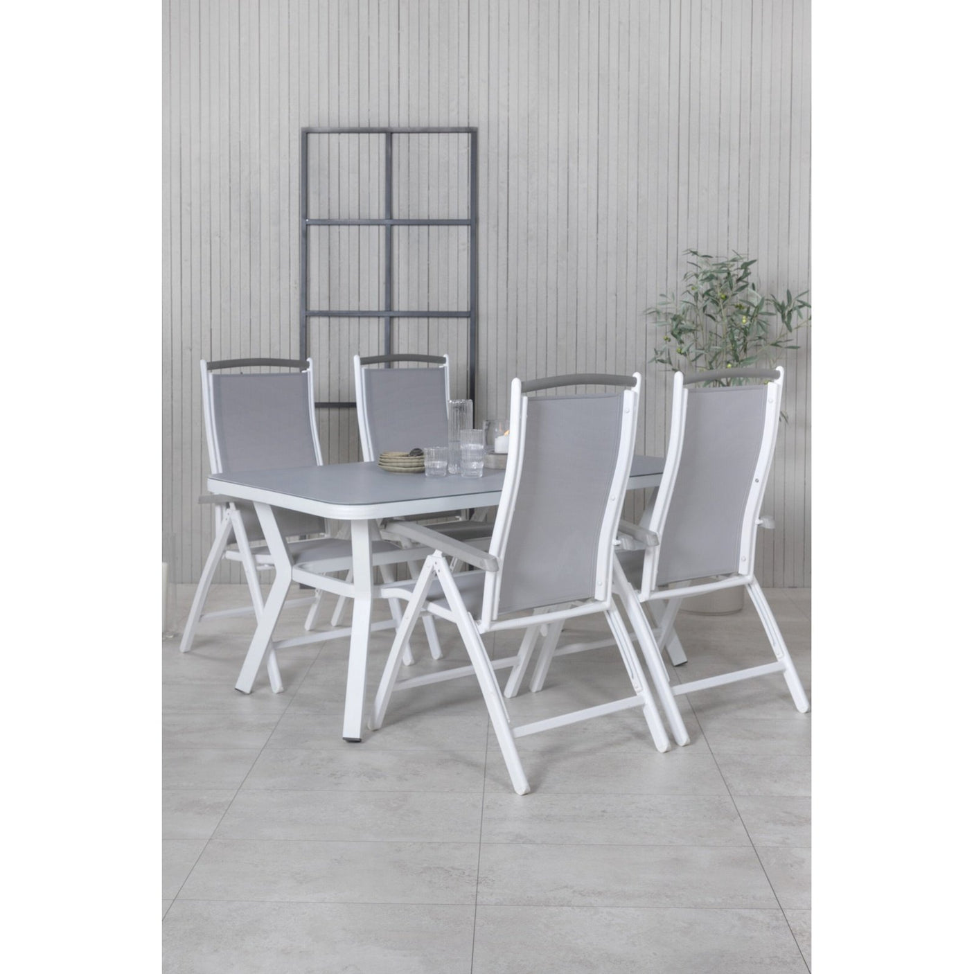Virya spisebord lite bord + Albany stol Venture Design Spisegruppe