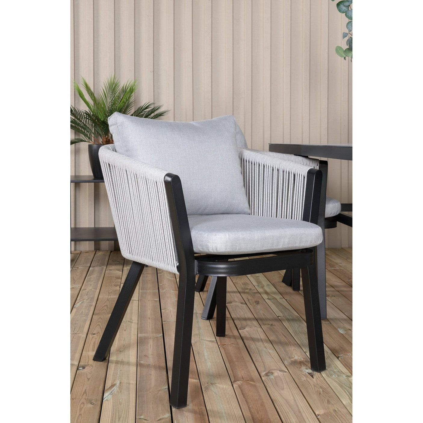 Virya spisebord + Virya spisestoler Venture Design Spisegruppe