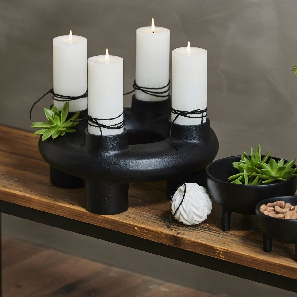 SENJA lysestake til 4 blokklys - ø37 cm - sort Nordal CANDLEHOLD