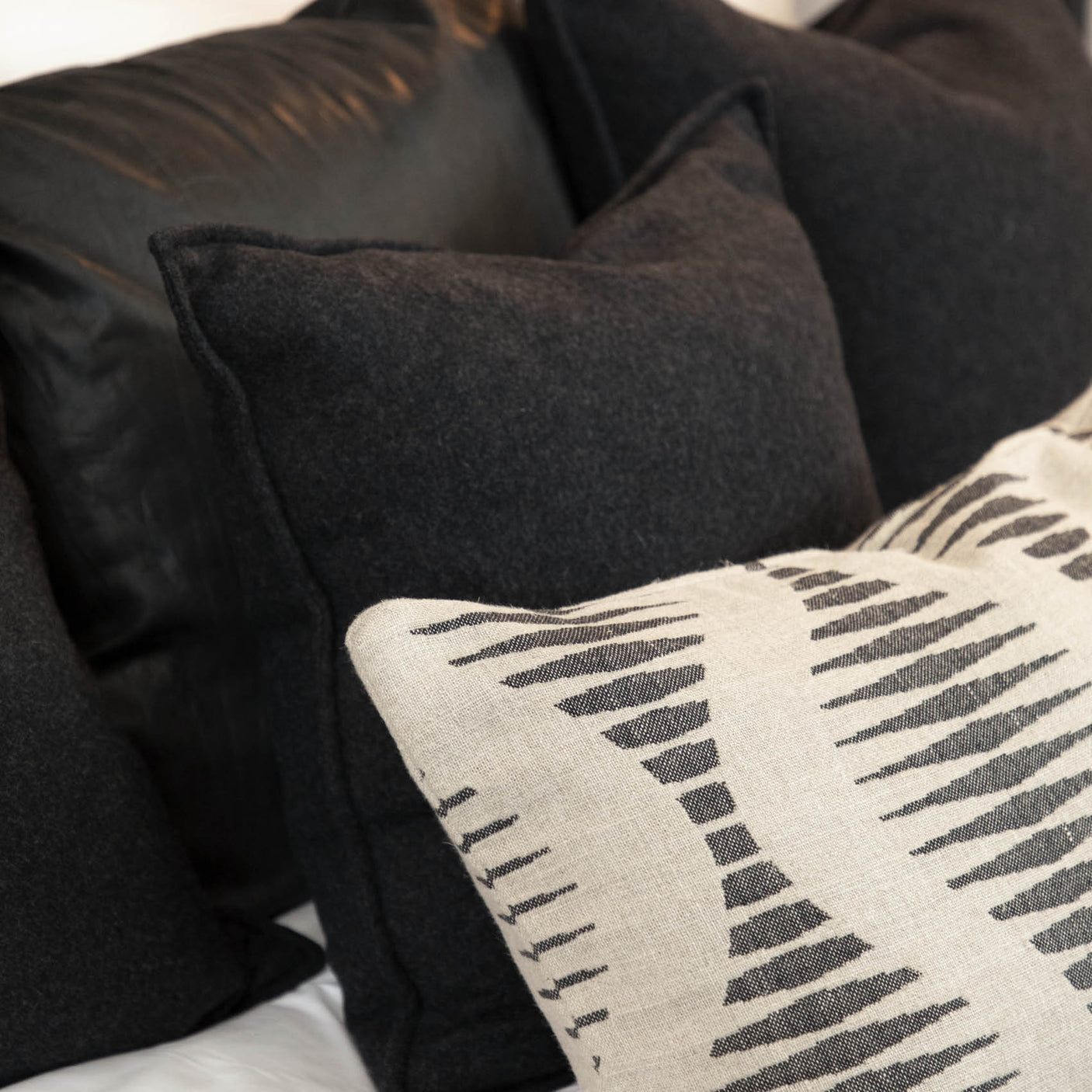 DANILO LINEN/BLACK Putetrekk Artwood Pute