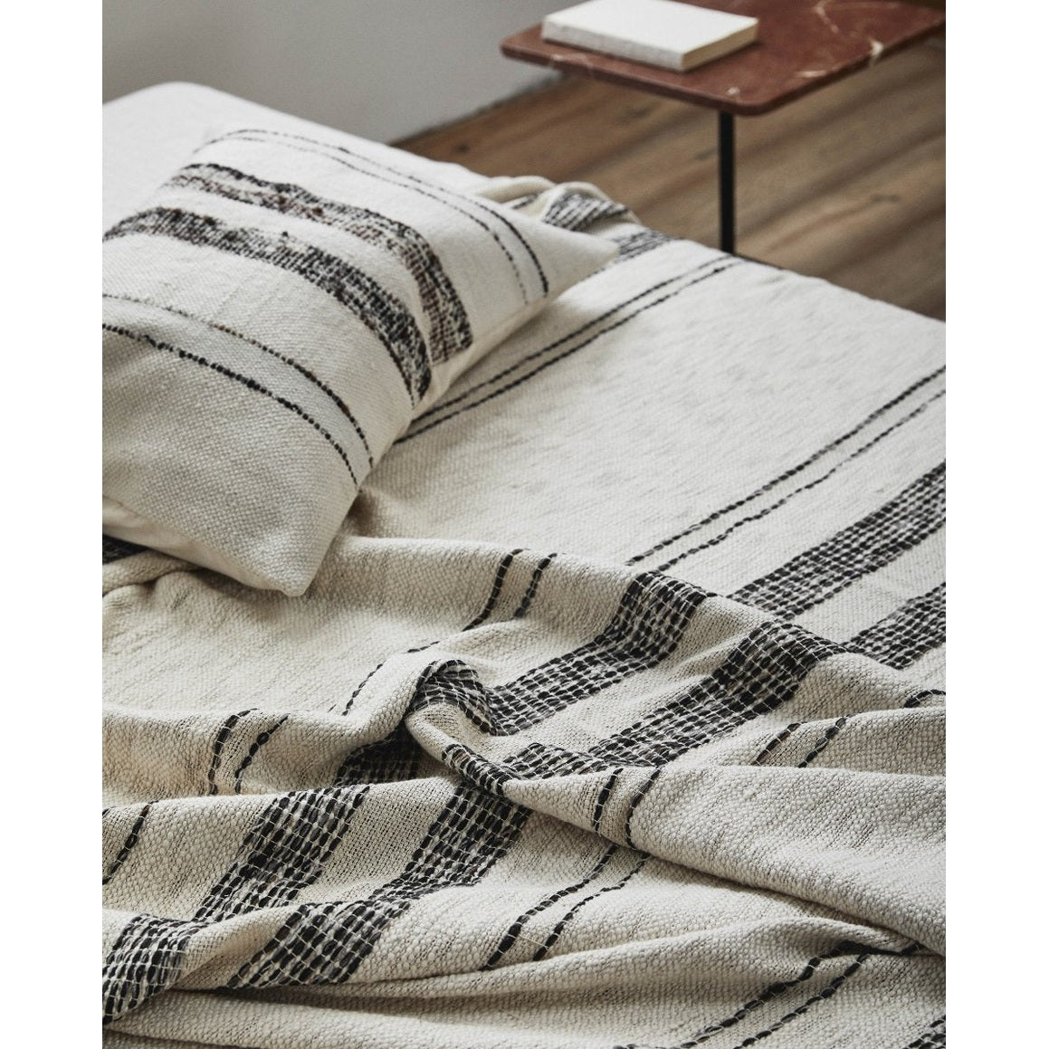 VESPER sengetøy, 270x270 - råhvit Nordal QUILTS BLA