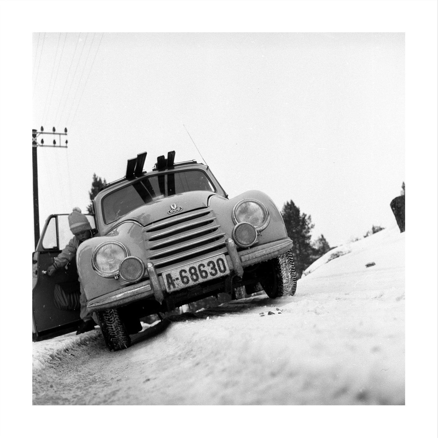 Glass picture w/frame bil med ski på taket Homefactory Bilde