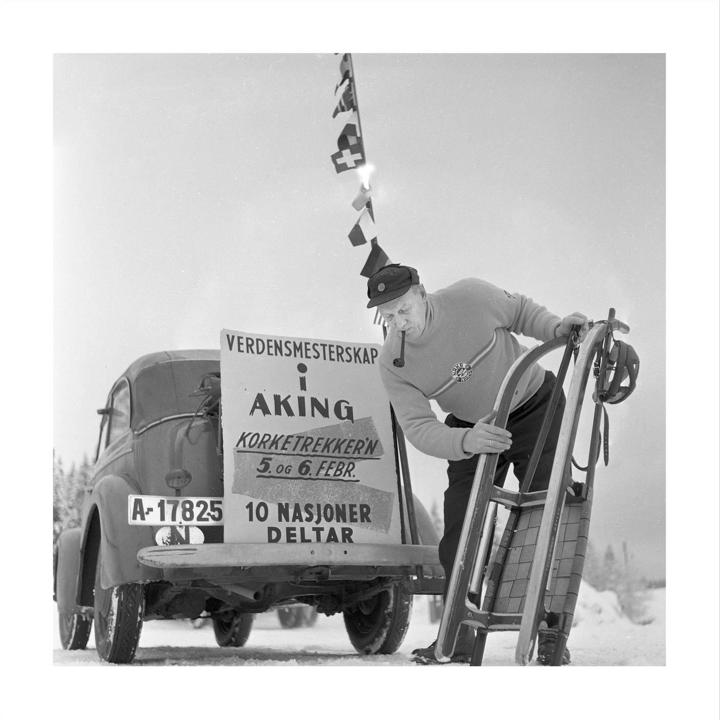 Glass picture w/frame Mann med kjelke Homefactory Bilde