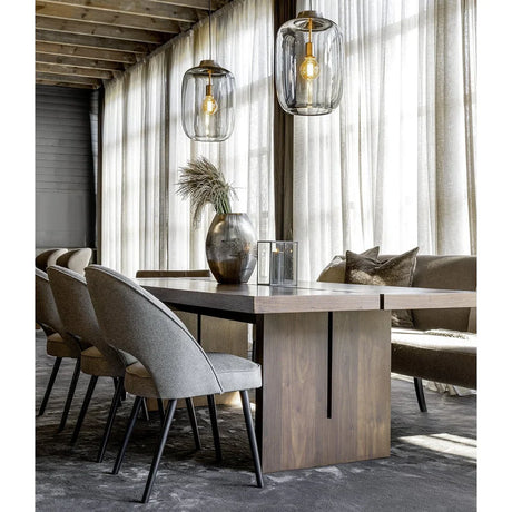 Vaser i keramikk, glass og steingods fra Nordstrand Møbler og Interiør – for blomster og dekor.