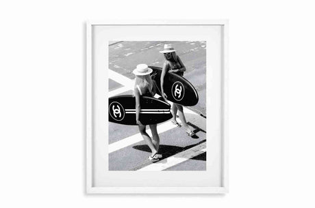 Glass Picture White smal Frame Passepartout Chanel surf girl Homefactory 