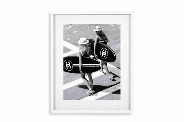 Glass Picture White smal Frame Passepartout Chanel surf girl Homefactory 