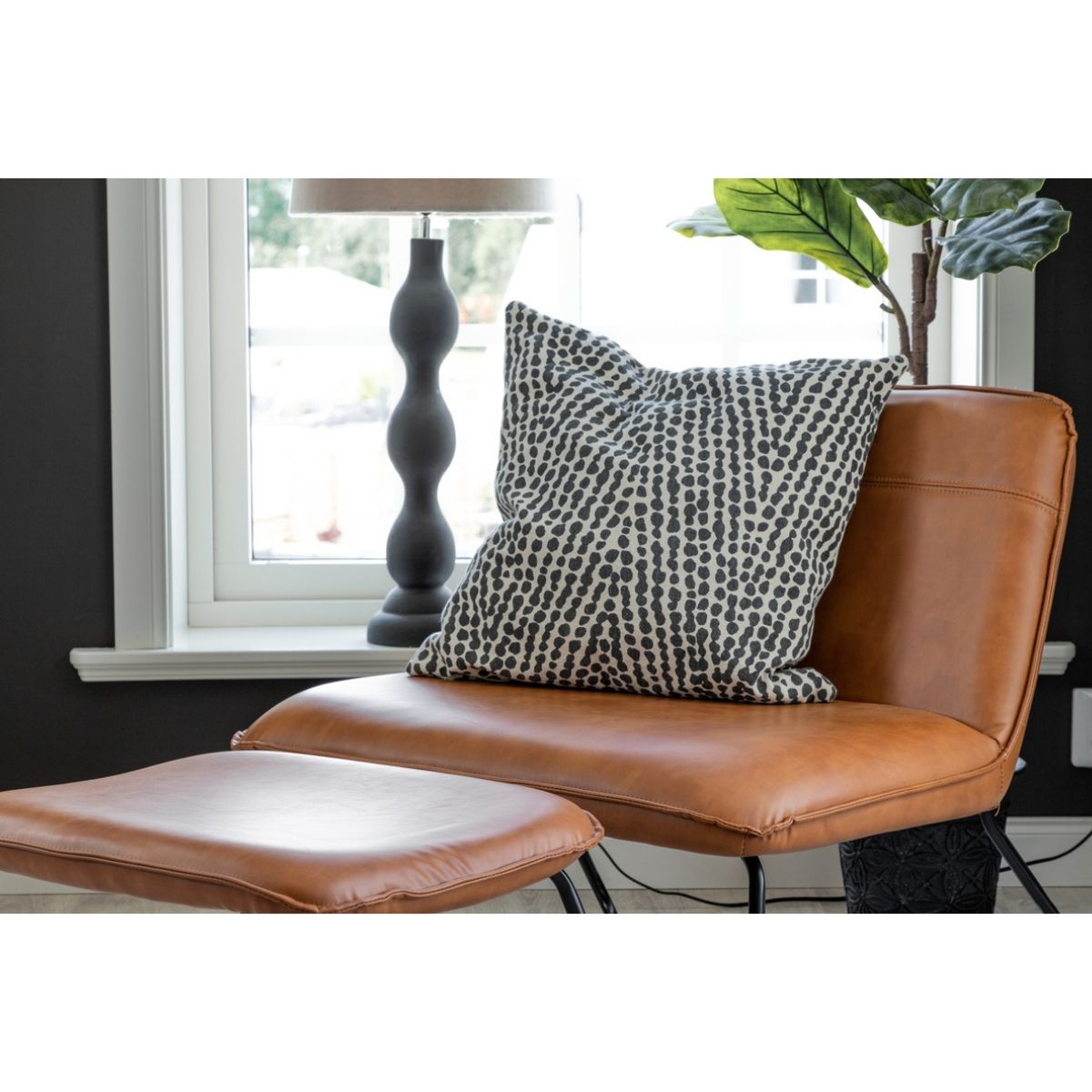 X Lounge Chair Venture Design Lenestol