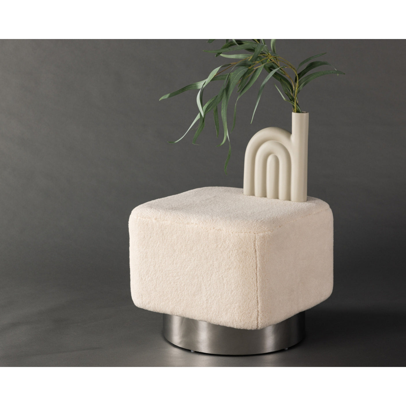 Newton Pouf Venture Design Pall