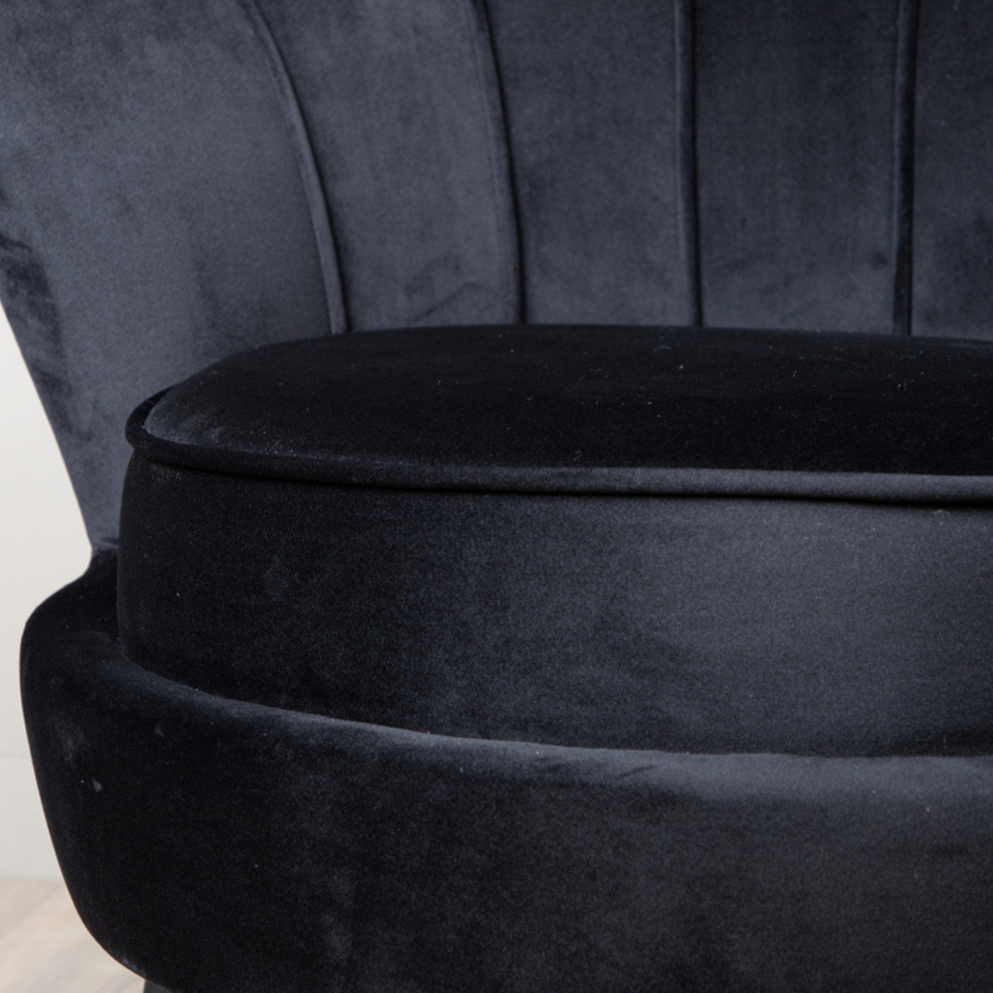Calais Armchair Venture Design Lenestol