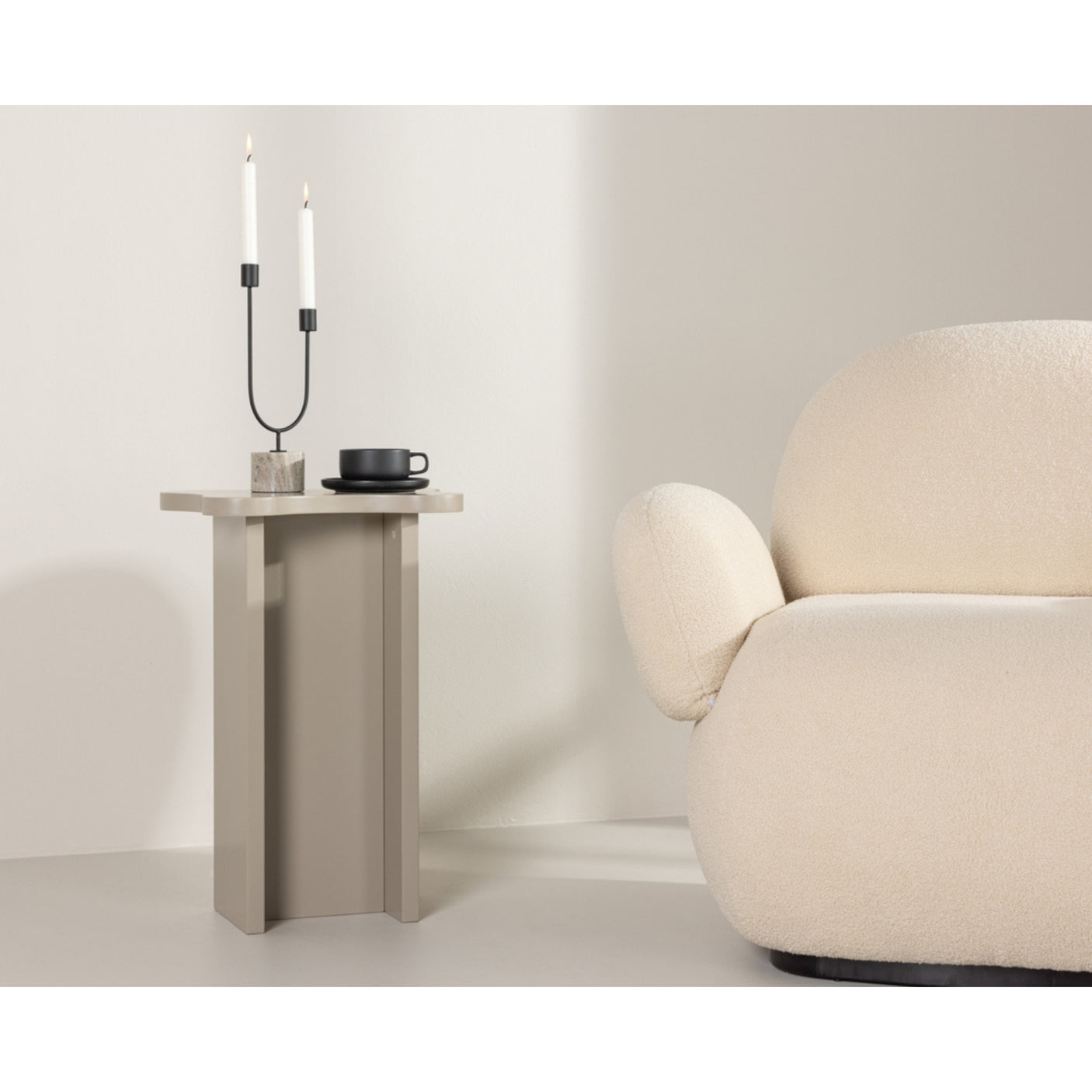 Molde Table Venture Design Sidebord