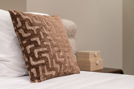 Pute Ivy brun labyrint Richmond Interiors Pute