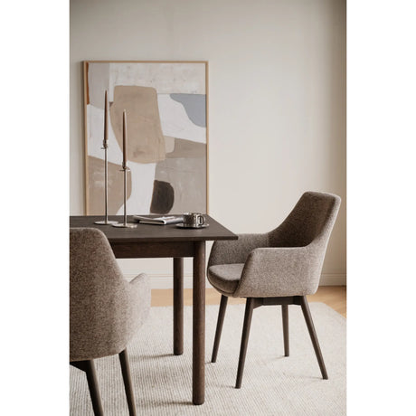 Denley lenestol mørk beige stoff/ben i brunt eike Rowico Lenestol