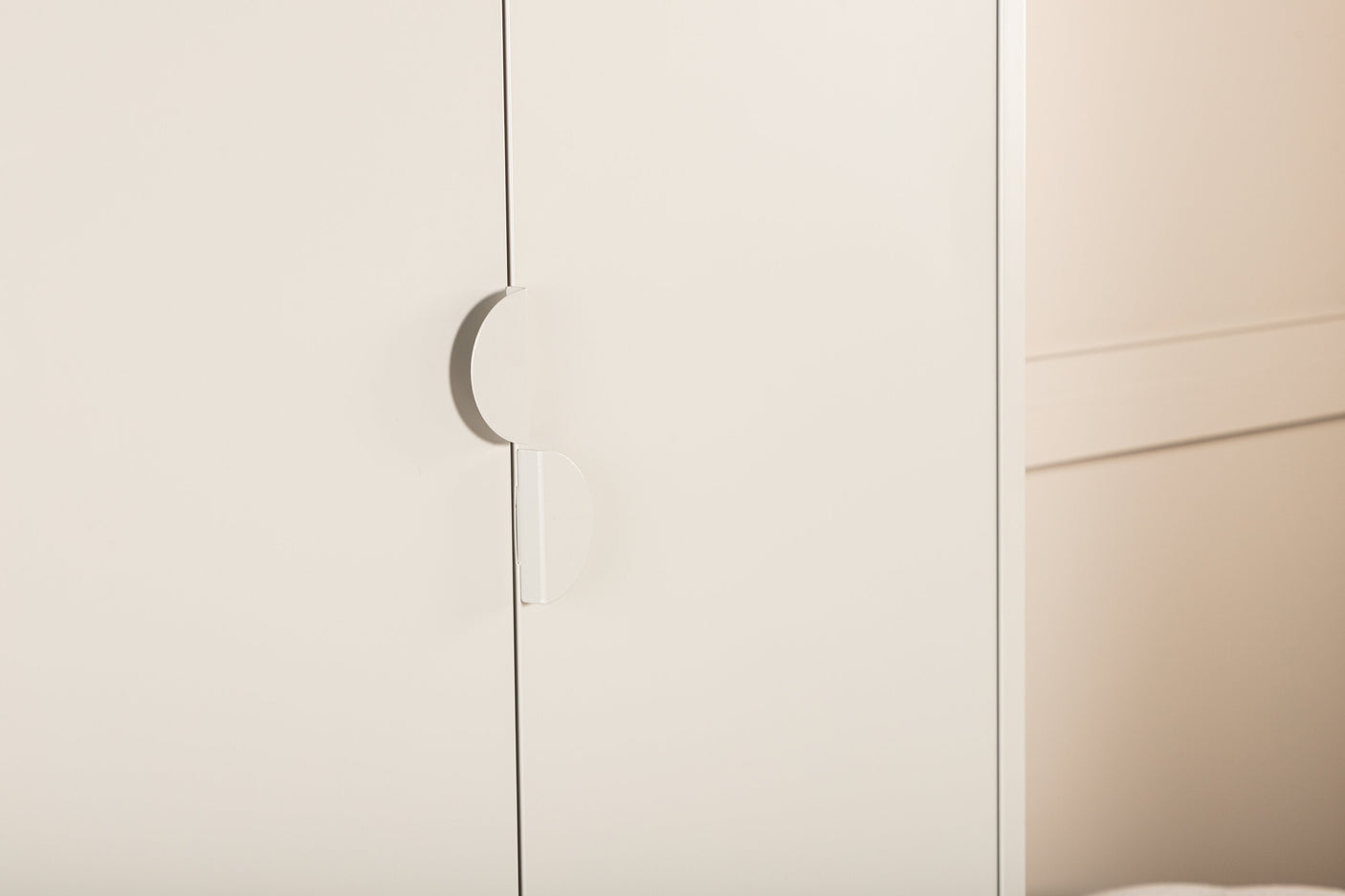 Piring Garderobe Venture Design Klesskap