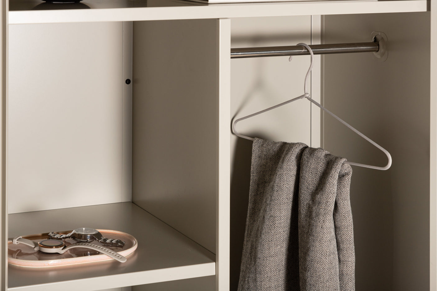 Piring Garderobe Venture Design Klesskap