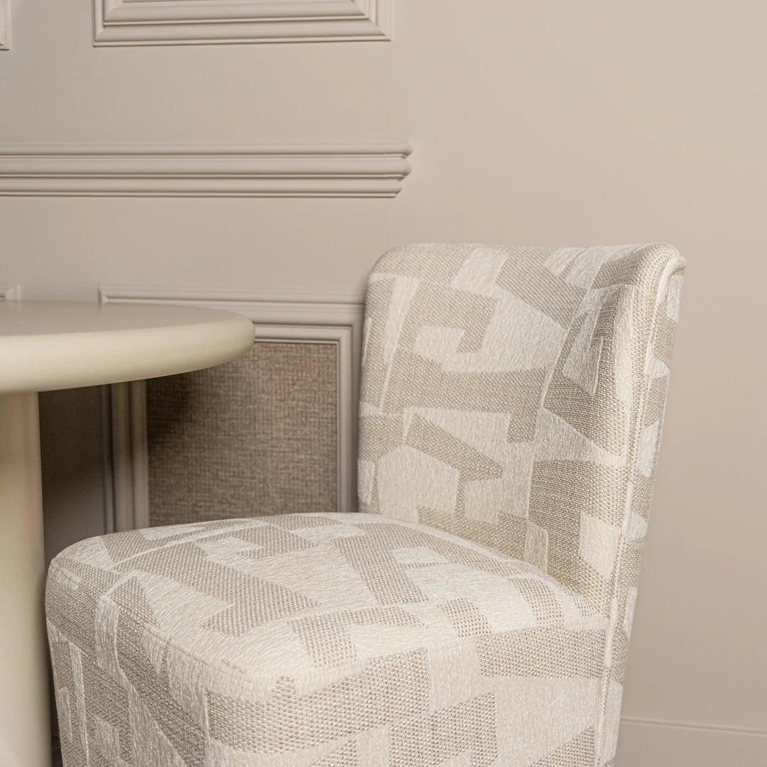 Spisestol Lorain beige grafikk på hjul Richmond Interiors Spisestol