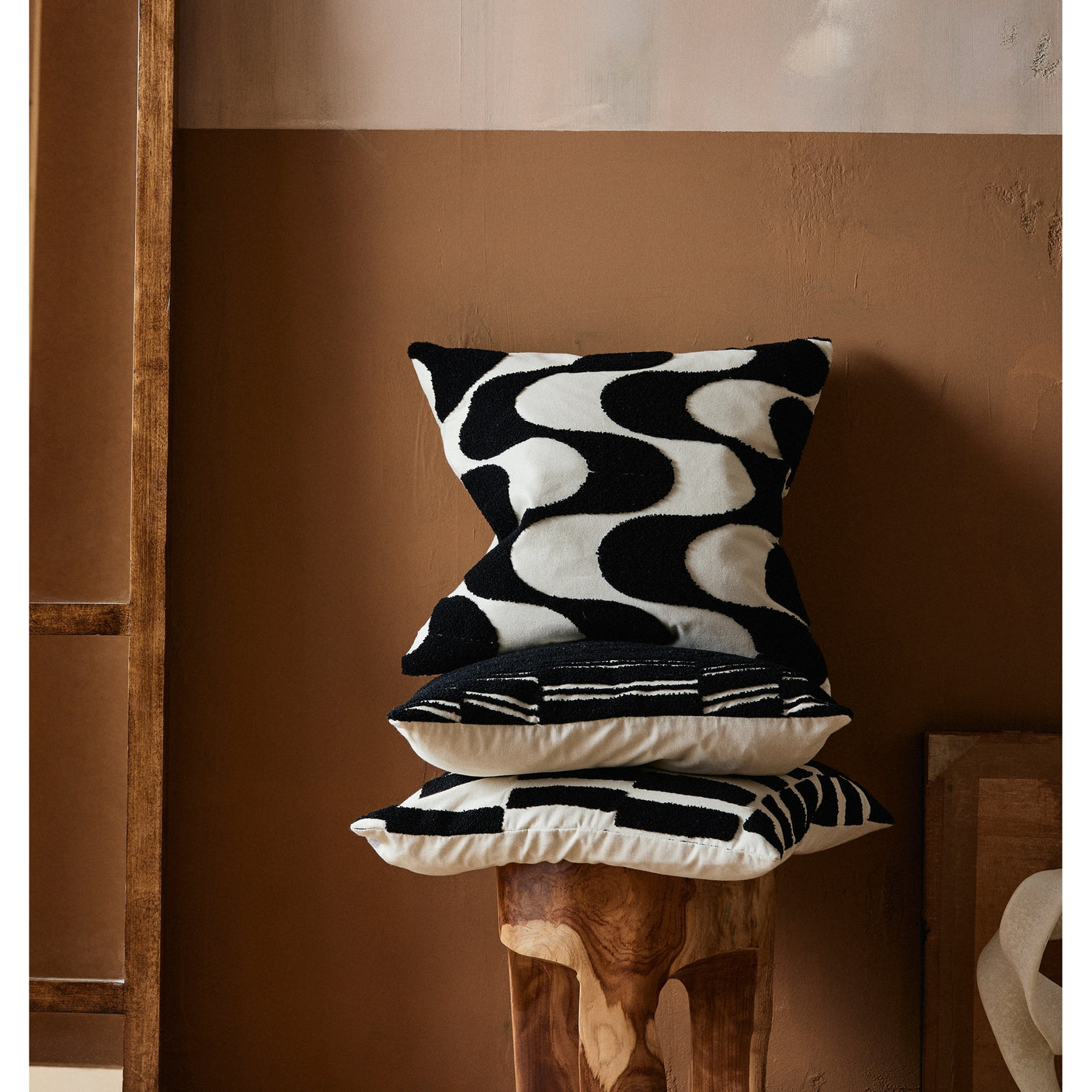 COXA-pussybrett - råhvitt/sort Nordal PILLOWS