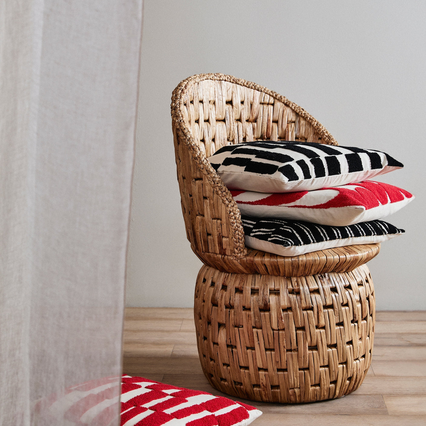 COXA-pussytrekk - råhvitt/rødt Nordal PILLOWS