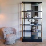 Utstillingsskap Alexander Jones kullfarget Rigley Richmond Interiors Vitrineskap