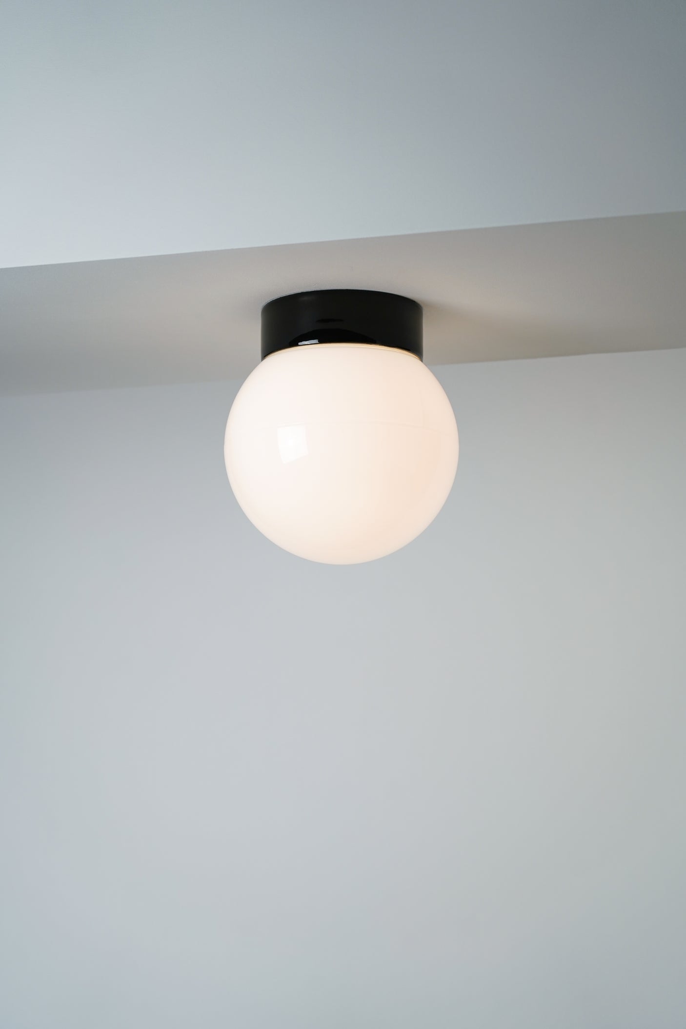 Globe 150 Matt Opal Taklampe/Vegglampe E27 IP54