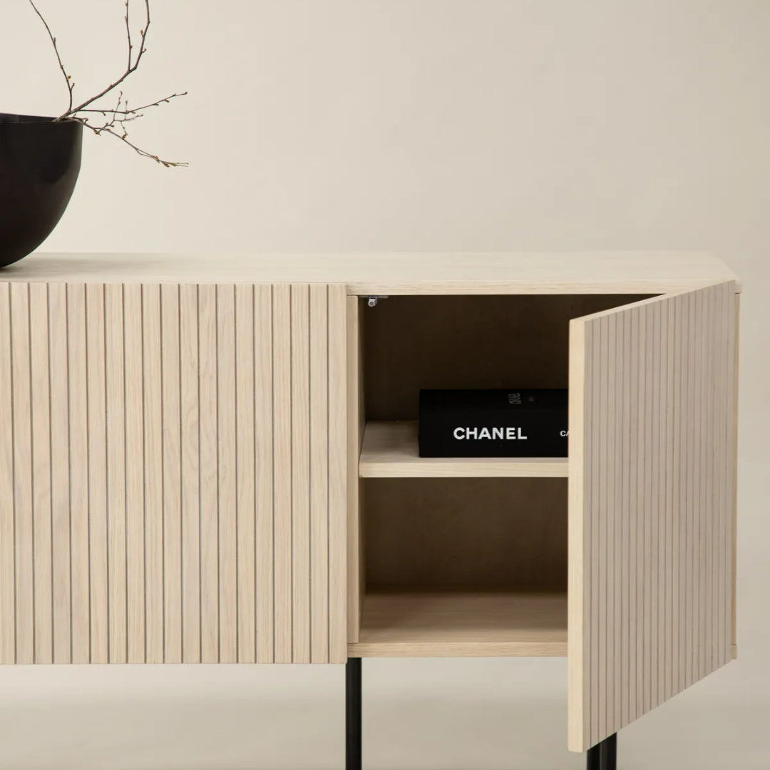 Björkön vitrineskap lavt Venture Design Vitrineskap