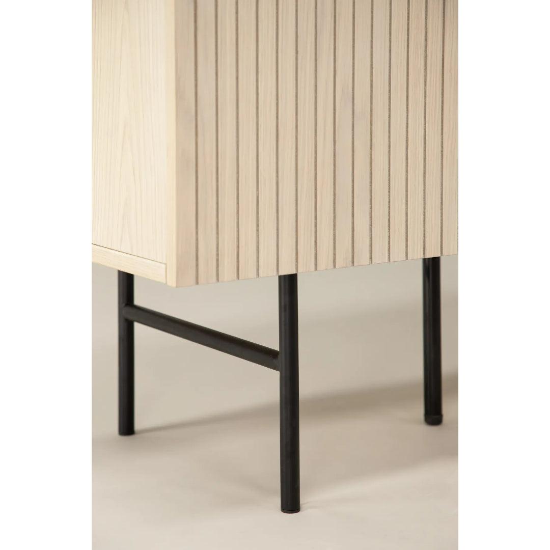 Björkön vitrineskap lavt Venture Design Vitrineskap