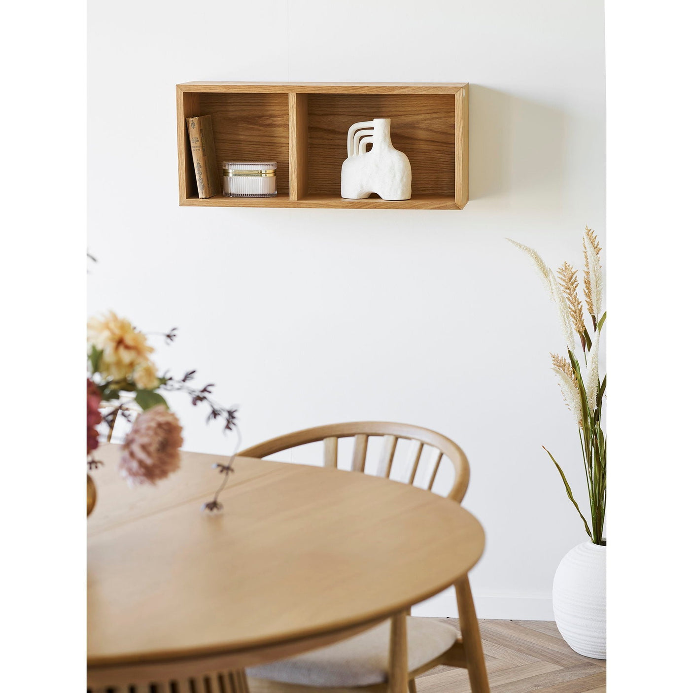 Oshawa vegghylle House Nordic Varetype