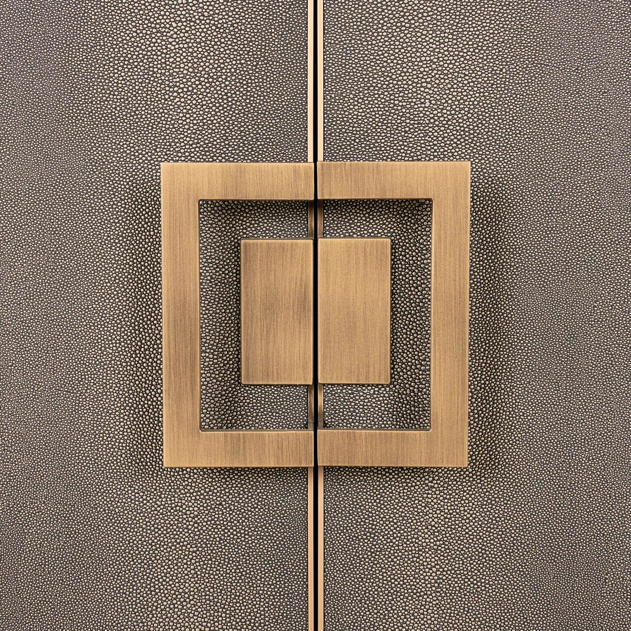 Sideboard Bloomville messing shagreen Richmond Interiors Skjenk