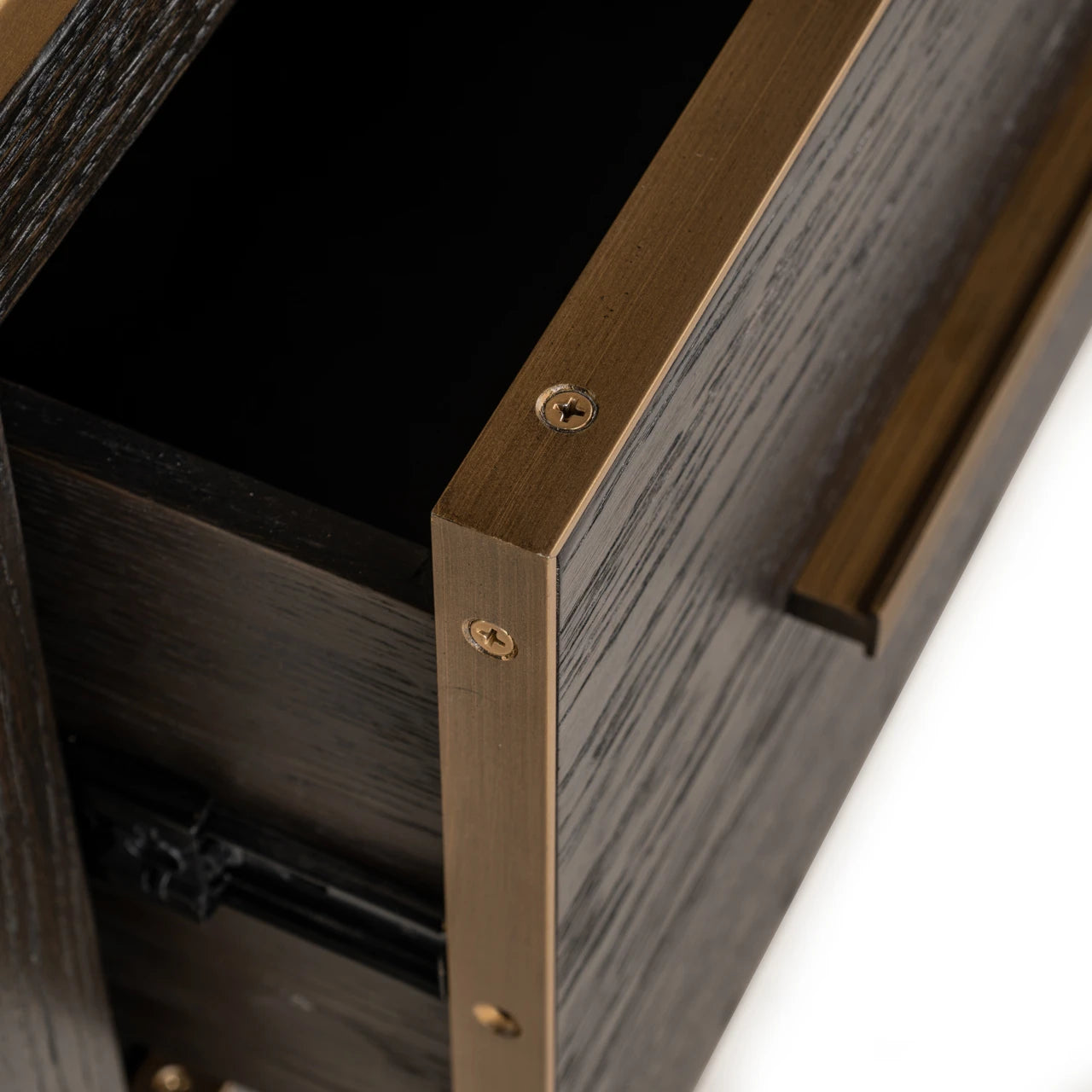 Utstillingsskap Carter brun lite 2 skuffer Richmond Interiors Vitrineskap