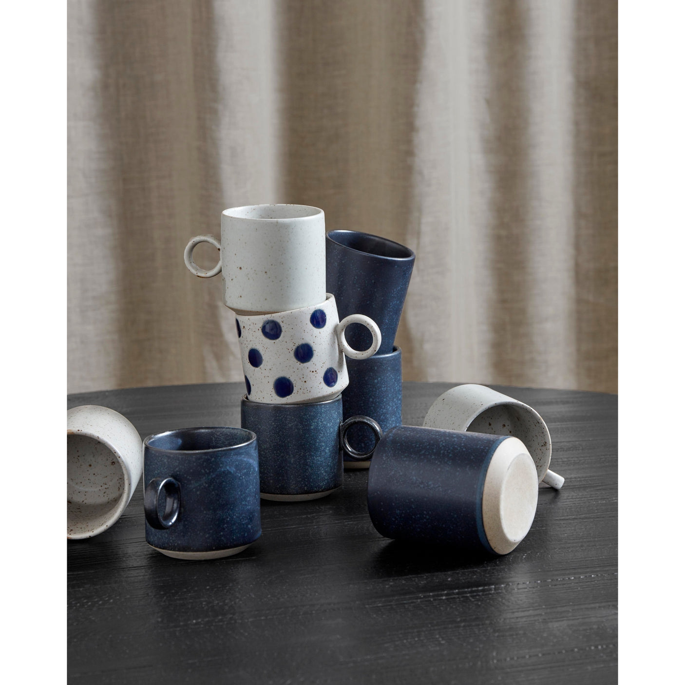 GRAINY keramiske krukker m/hank - h8 cm - sand/mørkblå Nordal TABLEWARE