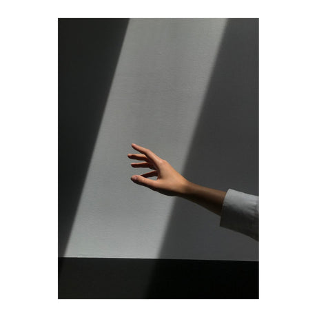 Reaching Hand Poster 30x40 Venture Design Pynteartikler