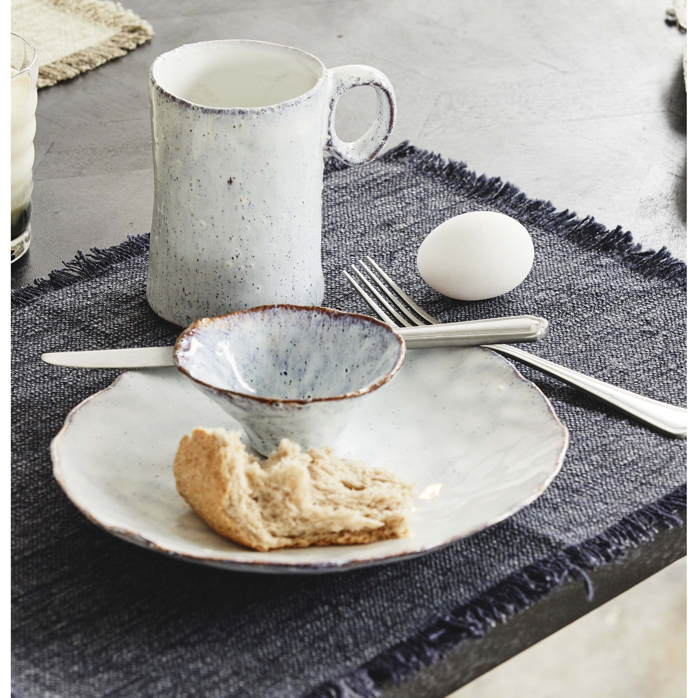 SOISALO krukker i steinkjortel m/hank - small - h10 cm - isblå Nordal TABLEWARE