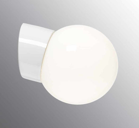 Classic Glob Ø150 Blank Opal Skrå Vegglampe LED IP20 Ifö Electric Vegglampe