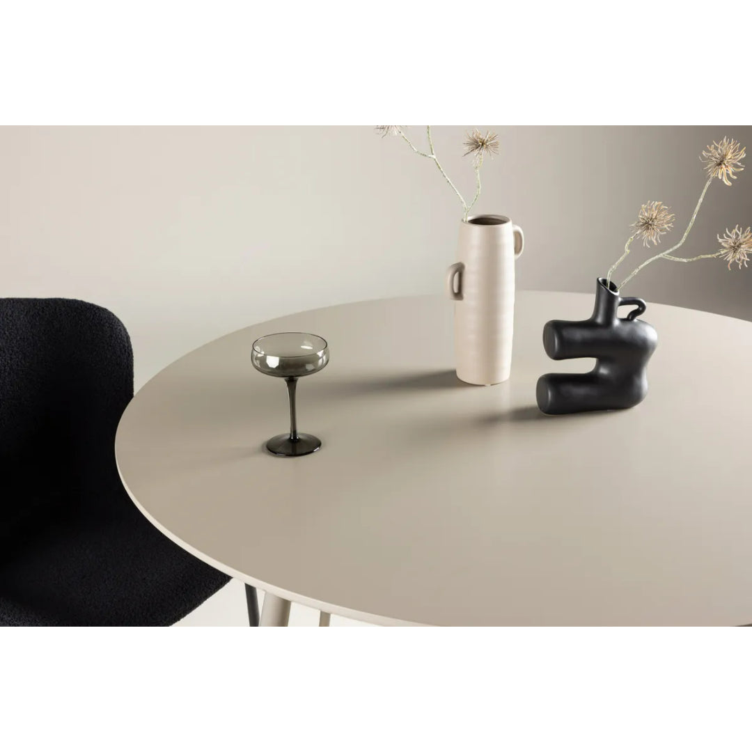 Plaza Dining Table Venture Design Spisebord
