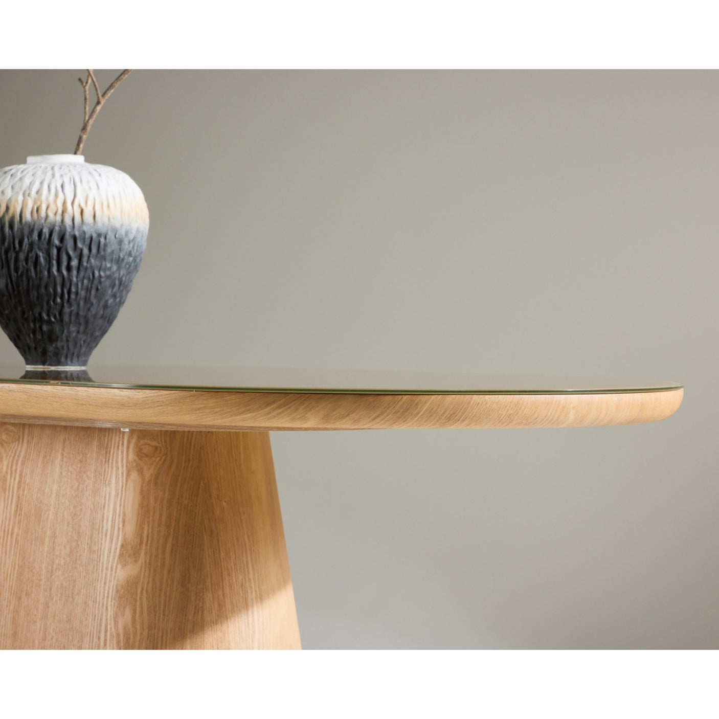 Castor Oval Dining Table Venture Design Spisebord