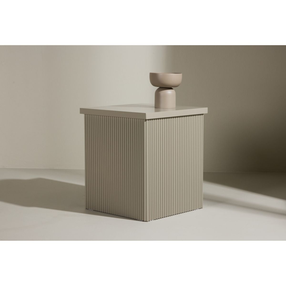 Lenox Side Table Venture Design Sidebord