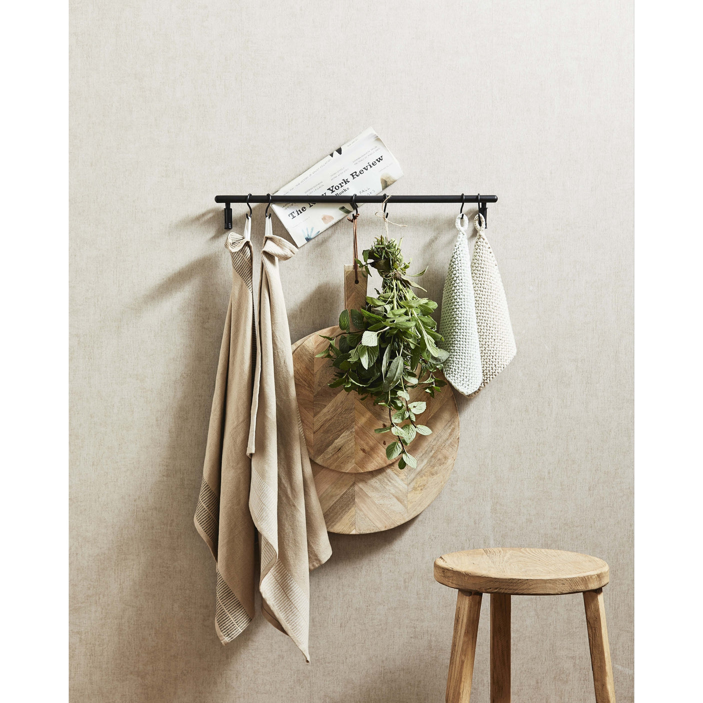 MALO hyllestang med 6 kroker - sort Nordal SHELVES
