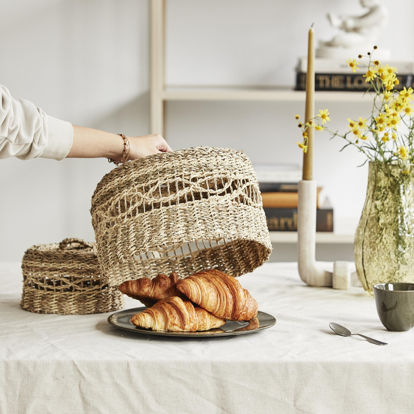 DISHY dekorasjonshylle i flet, s Nordal DECO ITEMS