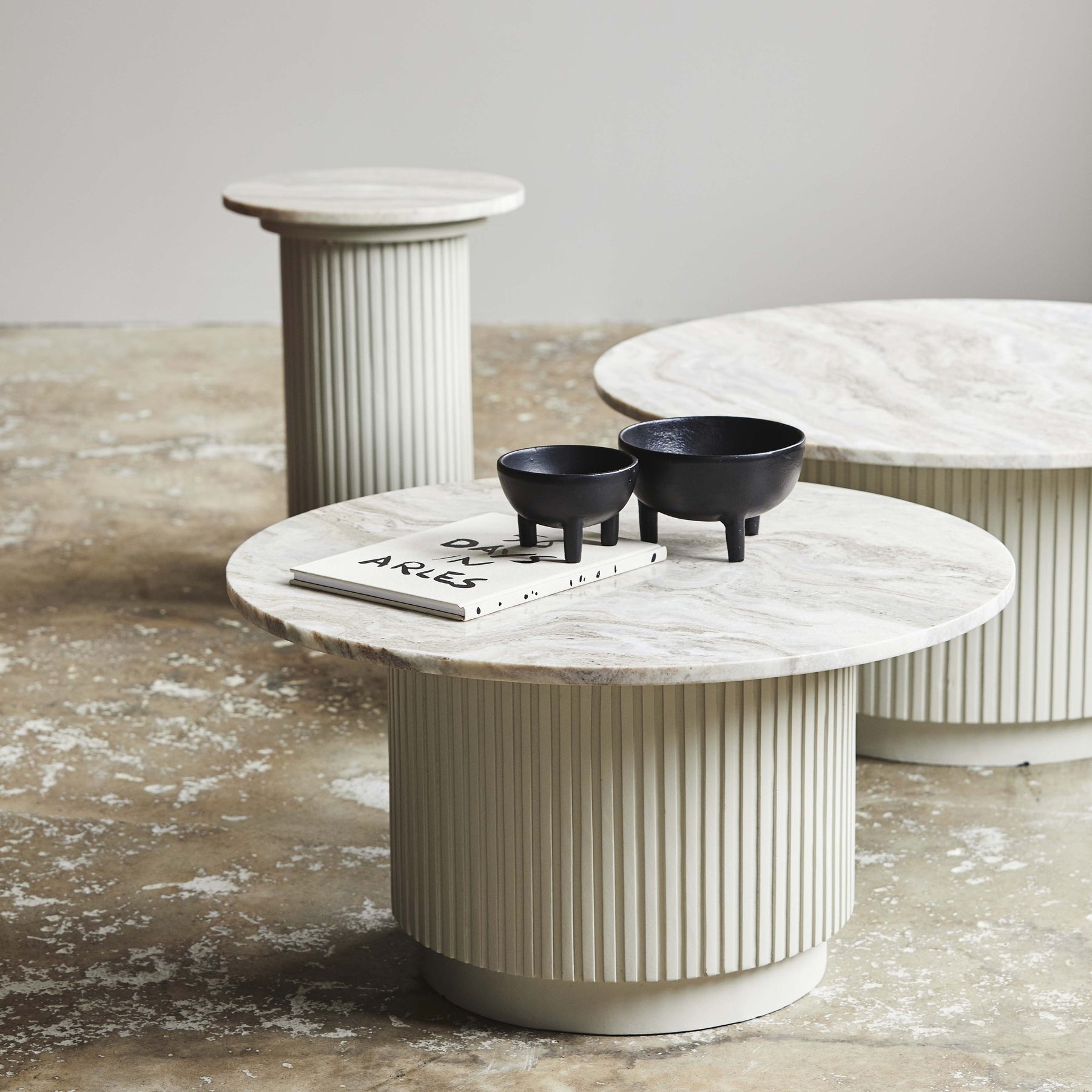 ERIE rundt sofabord i tre og marmor - ø75 cm - råhvit, brun, beige Nordal TABLES