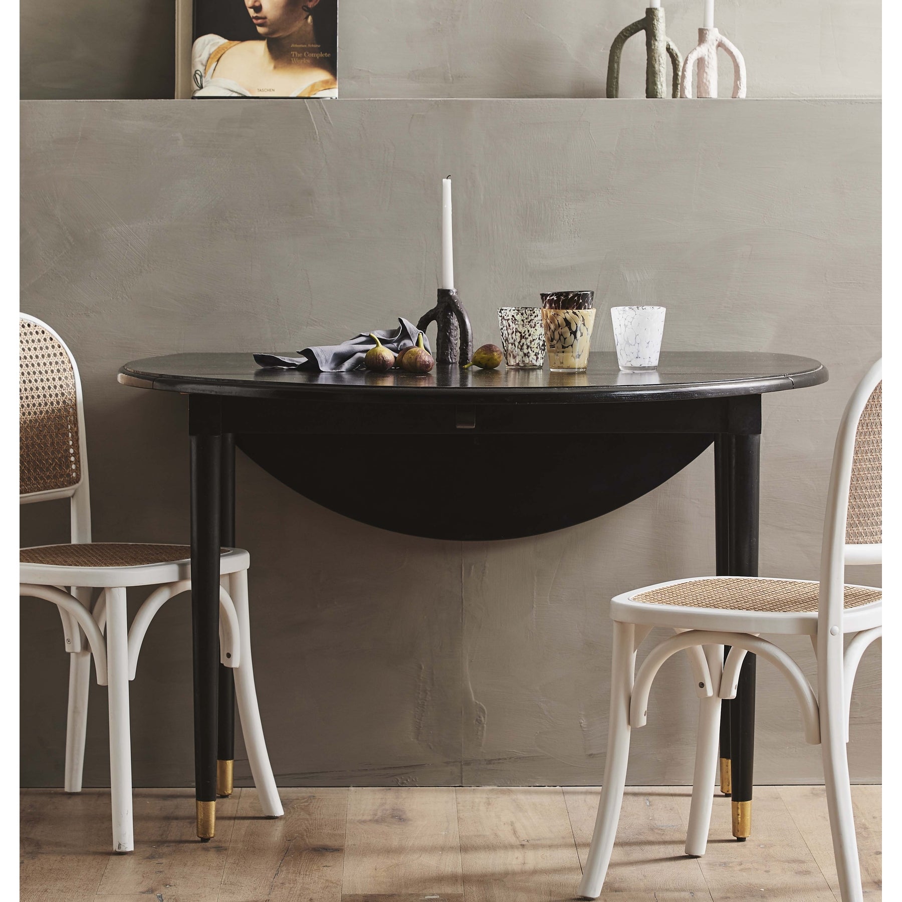 AHR rundt spisebord i tre - ø119 cm - svart/gull Nordal TABLES