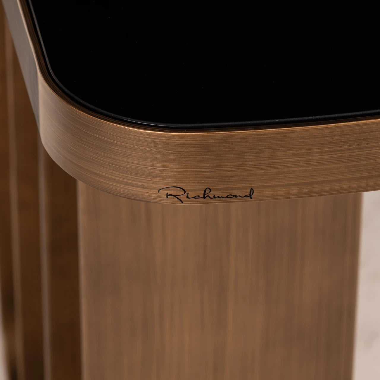 Konsoll Locarno børstet gull Richmond Interiors Konsollbord