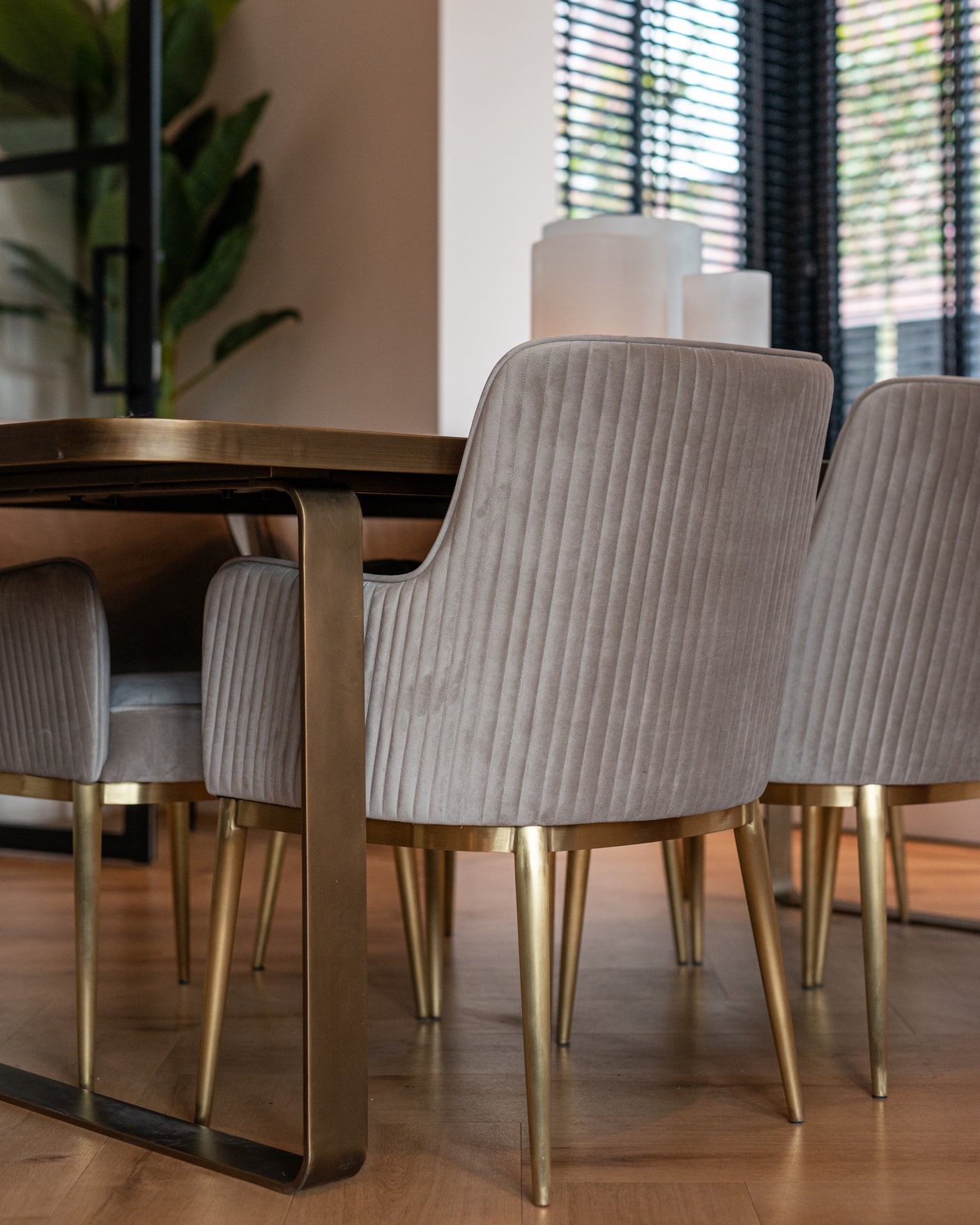 Spisestol Breeze khaki fløyel Richmond Interiors Spisestol