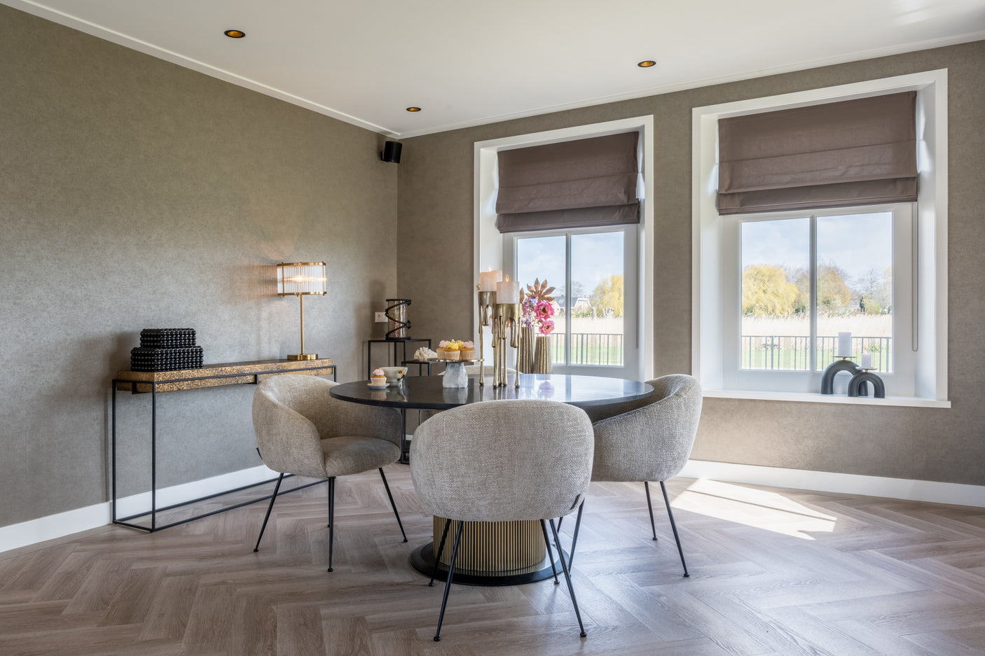 Spisebord Ironville gull 140Ø Richmond Interiors Spisebord