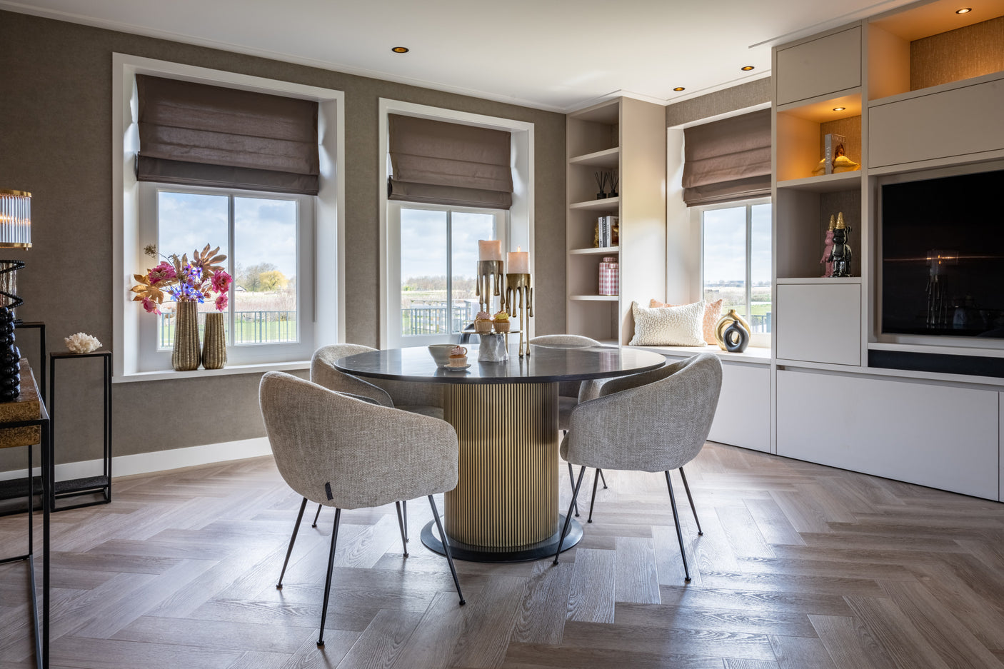 Lysestake Lorin børstet gull stor Richmond Interiors Lysestake