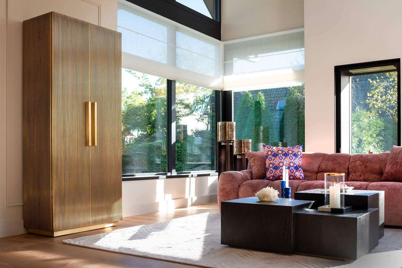 Oppbevaringsskap Ironville gull Richmond Interiors Skap