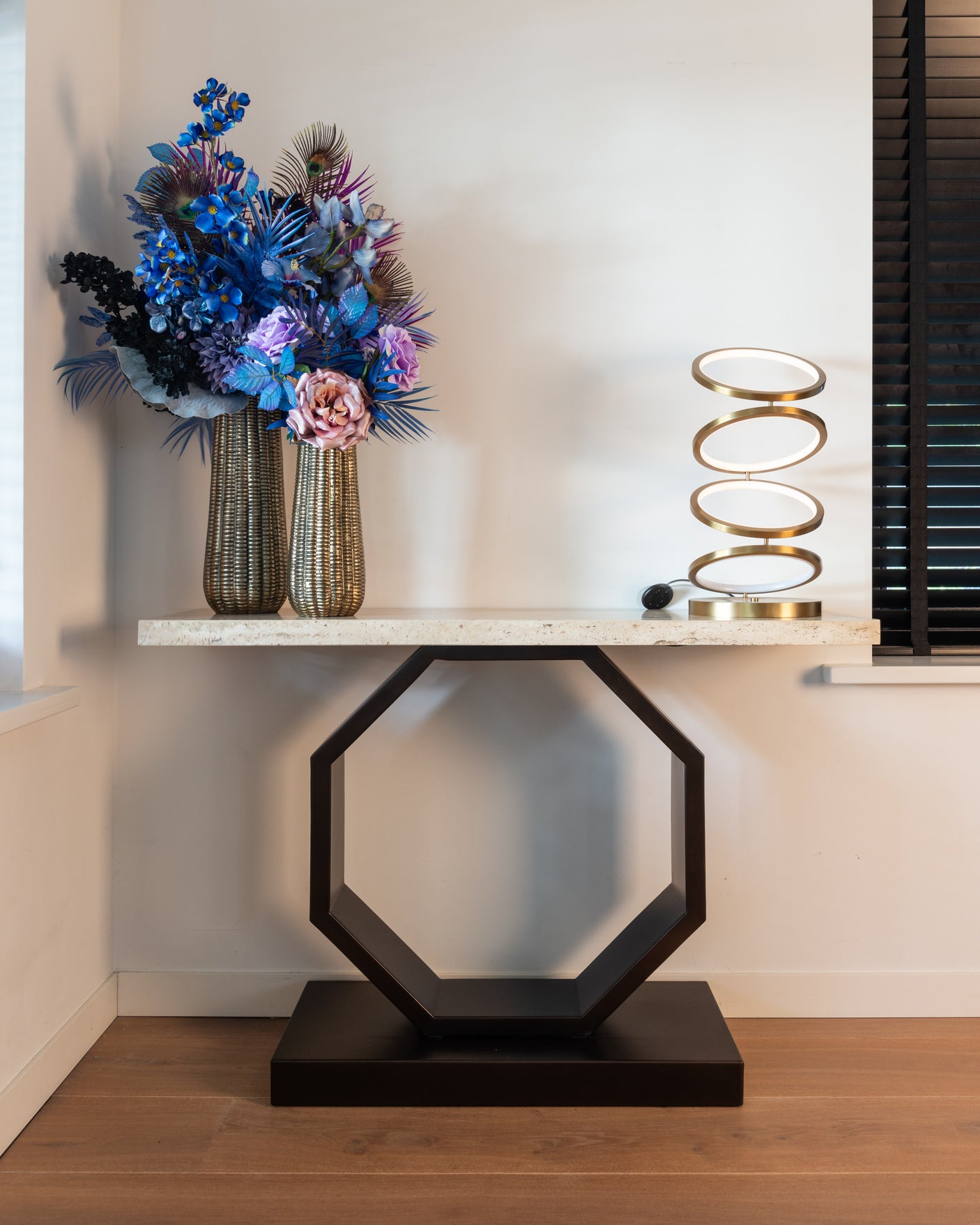 Bordlampe Jaimin børstet gull Richmond Interiors Bordlampe